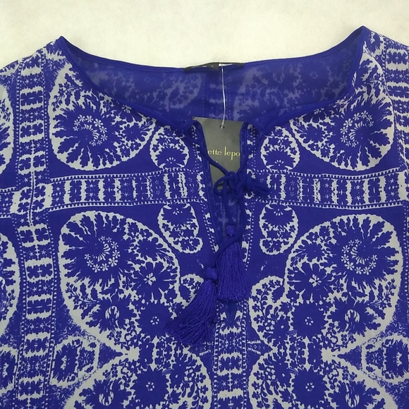 Nanette Lepore
Printed Silk Split-Neck Top Large - Picture 6 of 10